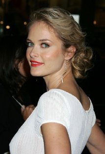 Rachel Blanchard plays Roxanne Richardson on 7th Heaven