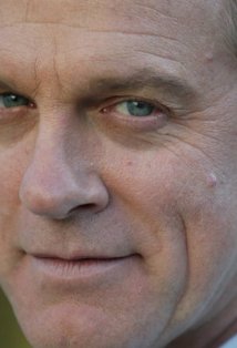 Stephen Collins plays Rev. Eric Camden on 7th Heaven
