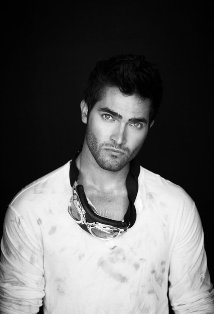Tyler Hoechlin plays Martin Brewer on 7th Heaven