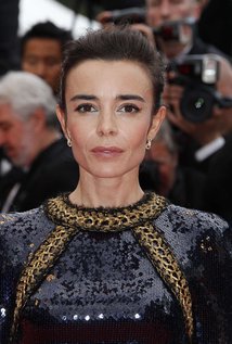 Élodie Bouchez plays Renée Rienne on Alias