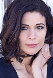 Lauren Stamile plays Agent Pearce on Burn Notice