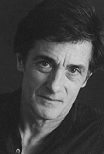 Roger Rees plays Robin Colcord on Cheers