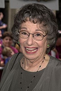 Florence Stanley plays 3 episodes, 1996-1998
                         on Cybill