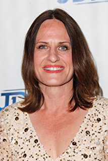 Linda Wallem plays 5 episodes, 1995-1998
                         on Cybill