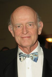 Peter Boyle plays Frank Barone on Everybody Loves Raymond