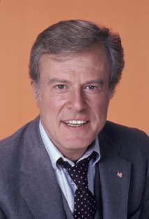 Robert Culp plays Warren on Everybody Loves Raymond