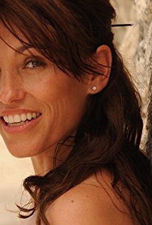 Amy Jo Johnson plays Julie Emrick on Felicity