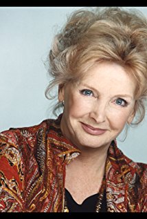 Millicent Martin plays Gertrude Moon on Frasier