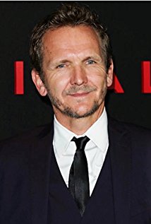 Sebastian Roché plays Thomas Jerome Newton on Fringe