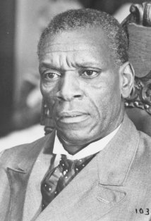 Moses Gunn plays 6 episodes, 1977
                         on Good Times