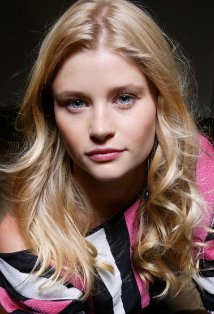 Emilie de Ravin plays Claire Littleton on Lost