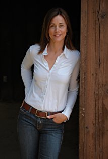 Jayne Brook plays 4 episodes, 1999-2000
                         on Sports Night