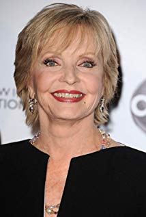 Florence Henderson plays Carol Brady on The Brady Bunch